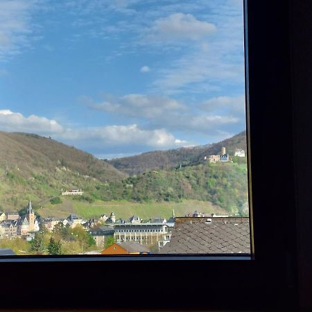 Dachgeschosswohnung Mit Burgblick In Kues แบร์นคาสเทล-คืสท์ ภายนอก รูปภาพ