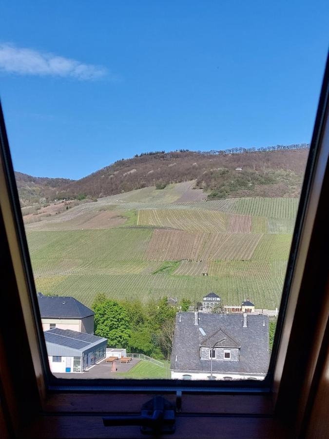 Dachgeschosswohnung Mit Burgblick In Kues แบร์นคาสเทล-คืสท์ ภายนอก รูปภาพ
