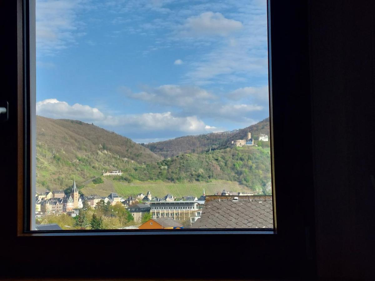 Dachgeschosswohnung Mit Burgblick In Kues แบร์นคาสเทล-คืสท์ ภายนอก รูปภาพ