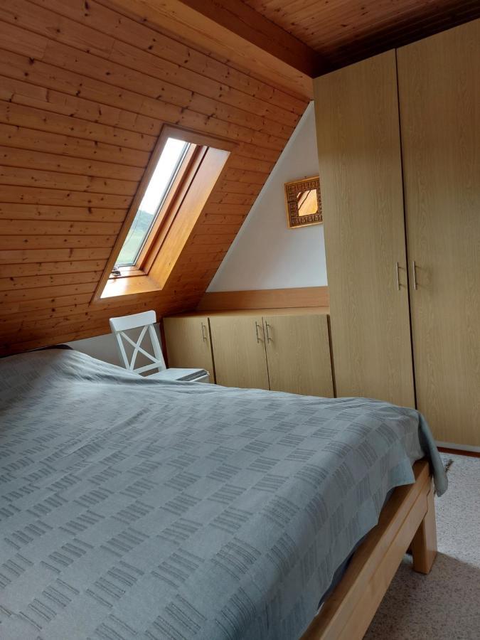 Dachgeschosswohnung Mit Burgblick In Kues แบร์นคาสเทล-คืสท์ ภายนอก รูปภาพ