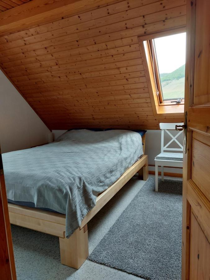 Dachgeschosswohnung Mit Burgblick In Kues แบร์นคาสเทล-คืสท์ ภายนอก รูปภาพ