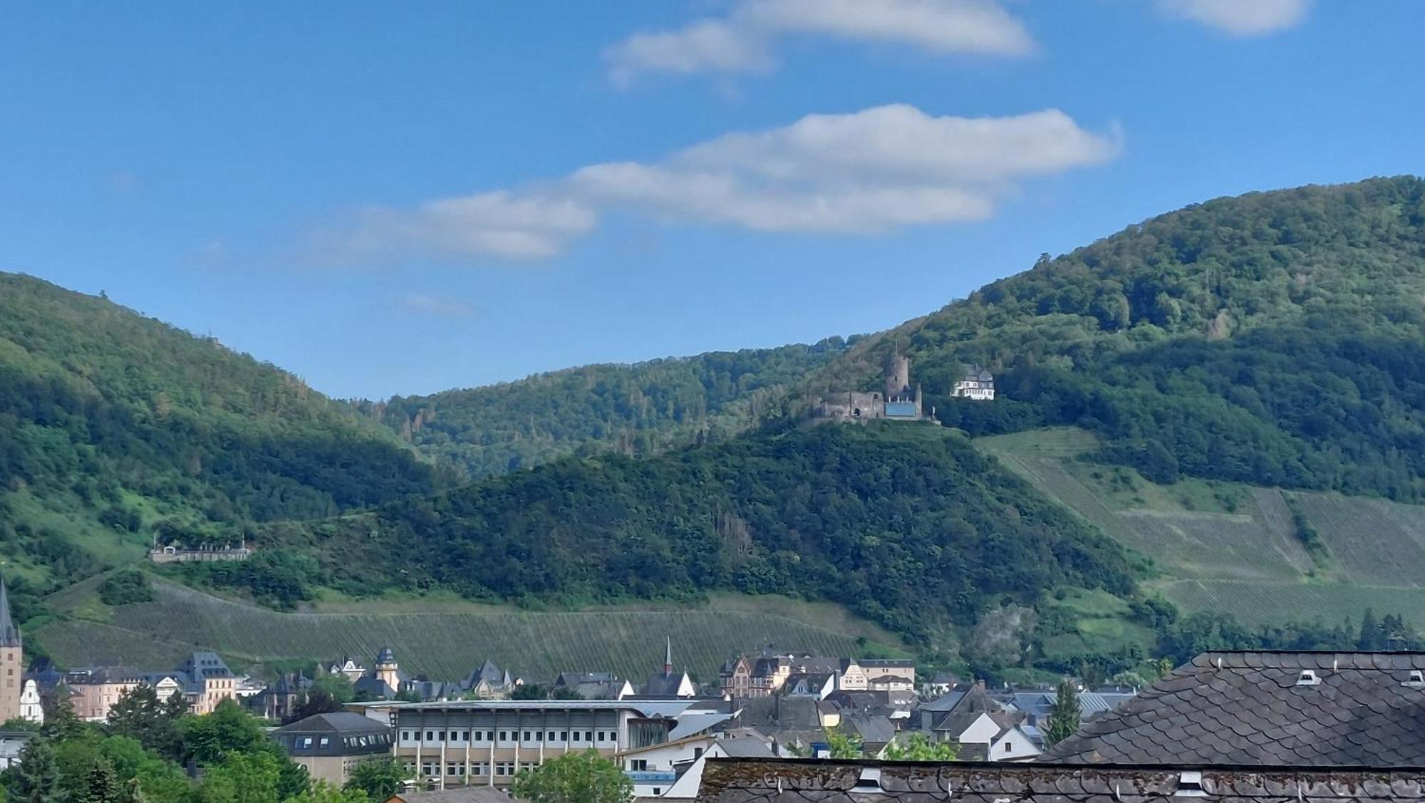 Dachgeschosswohnung Mit Burgblick In Kues แบร์นคาสเทล-คืสท์ ภายนอก รูปภาพ